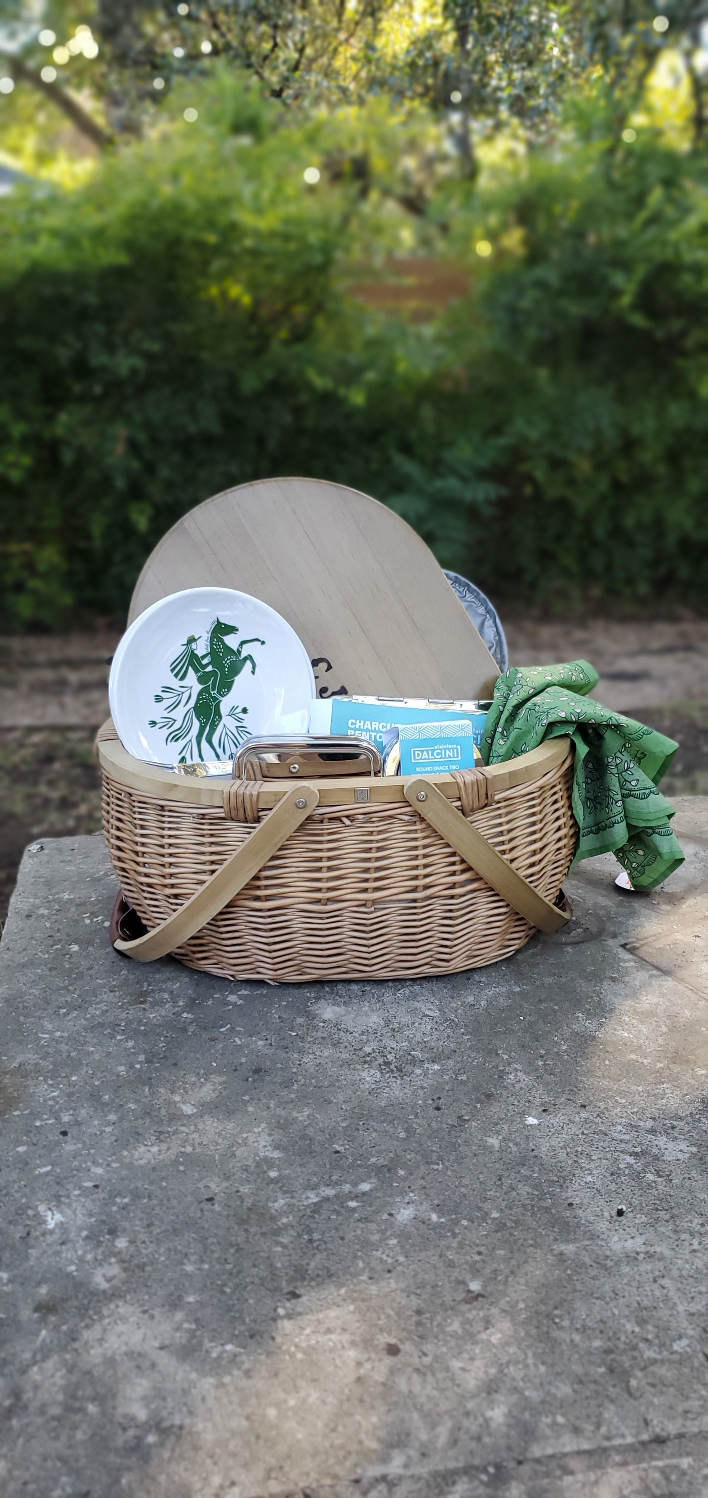 Grove Picnic Package: Perfect Gift for the Distinctive Host! Anniversaries, Birthdays, Weddings, Clients