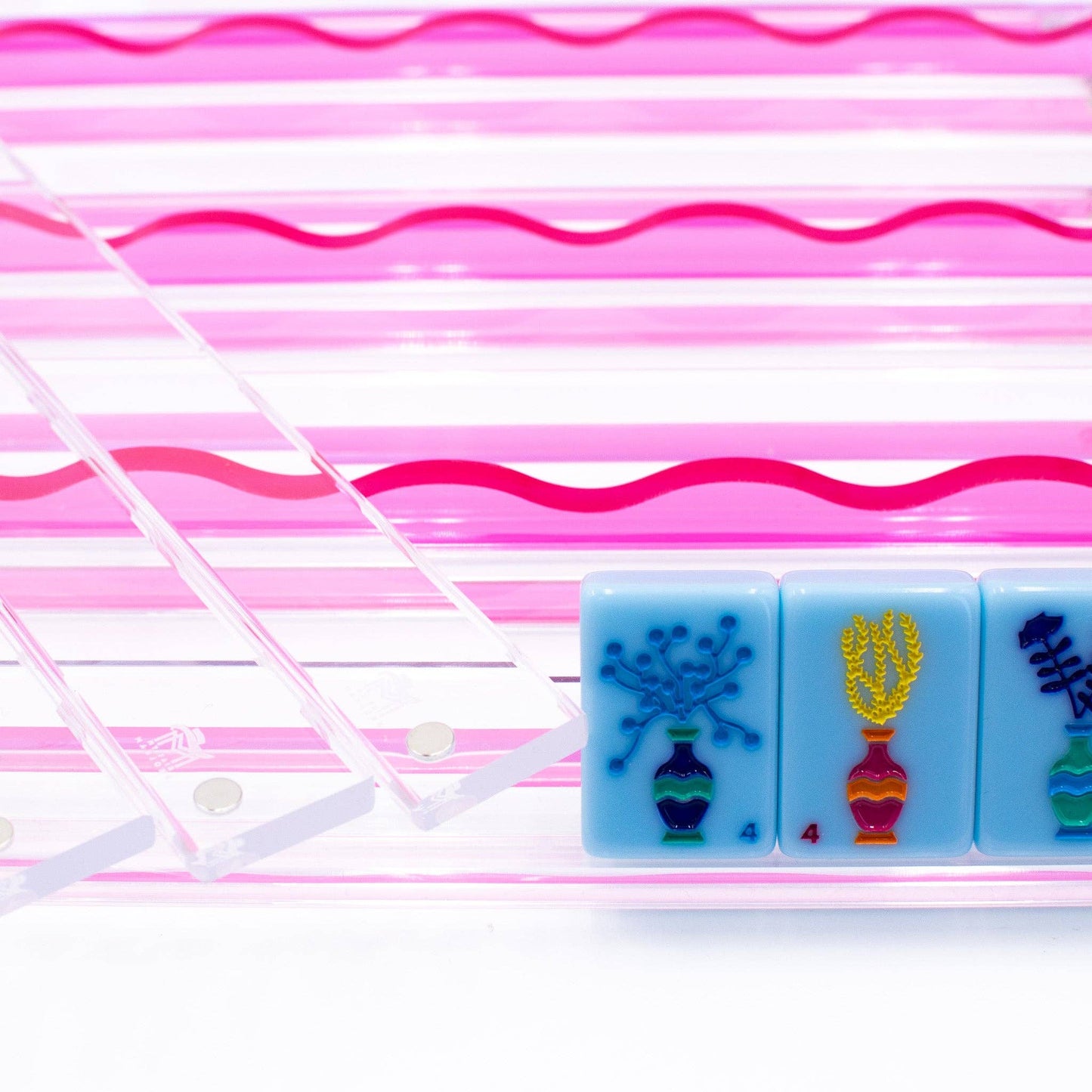 Port A Wavy Acrylic Mahjong Racks | Magnetic Pushers: Green