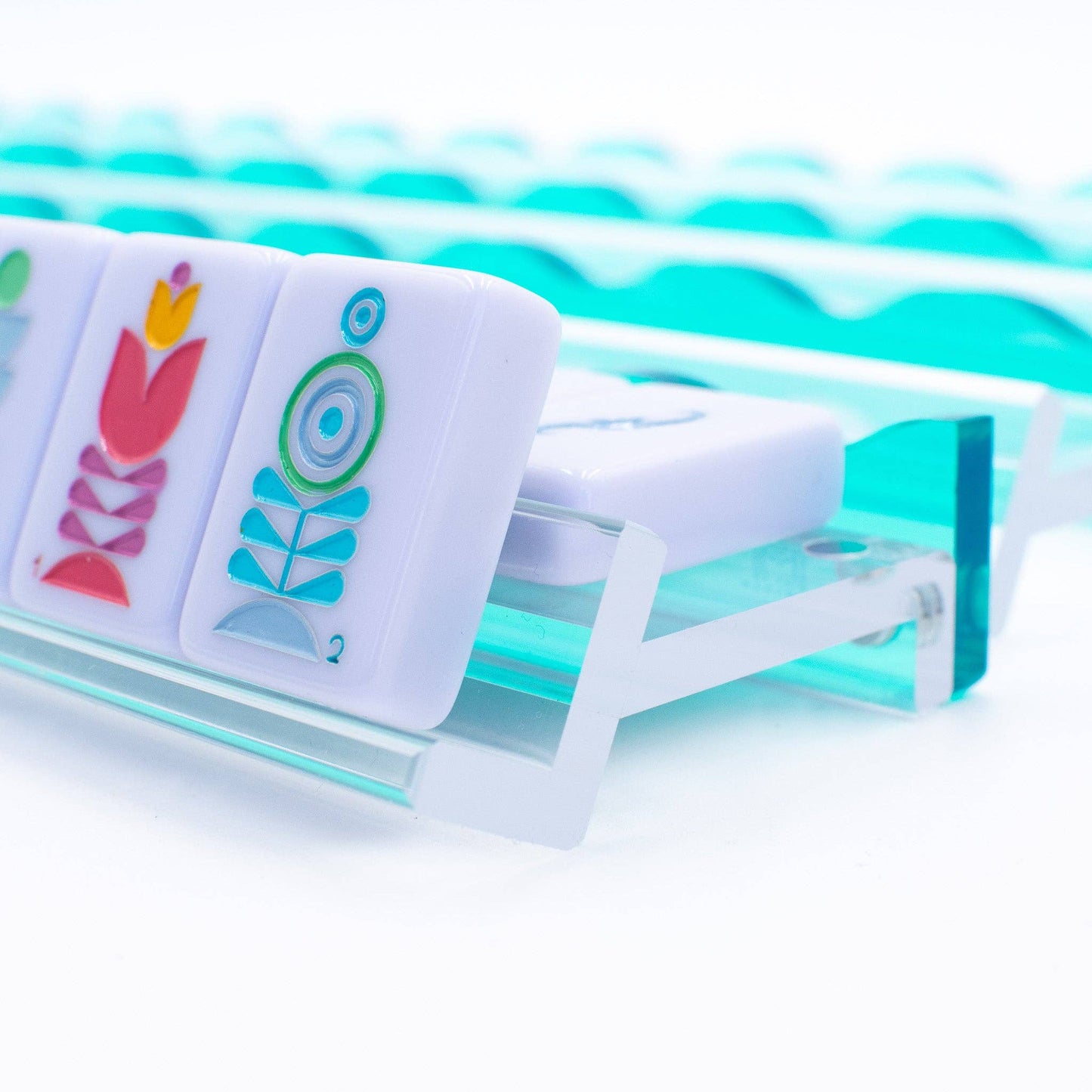 Port A Wavy Acrylic Mahjong Racks | Magnetic Pushers: Green