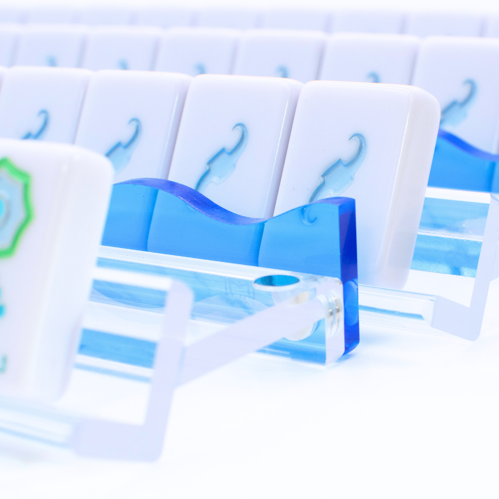 Port A Wavy Acrylic Mahjong Racks | Magnetic Pushers: Green